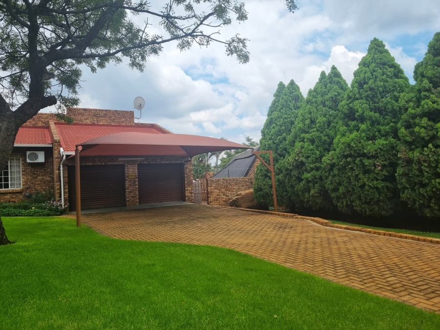 4 Bedroom Property for Sale in Geelhoutpark North West
